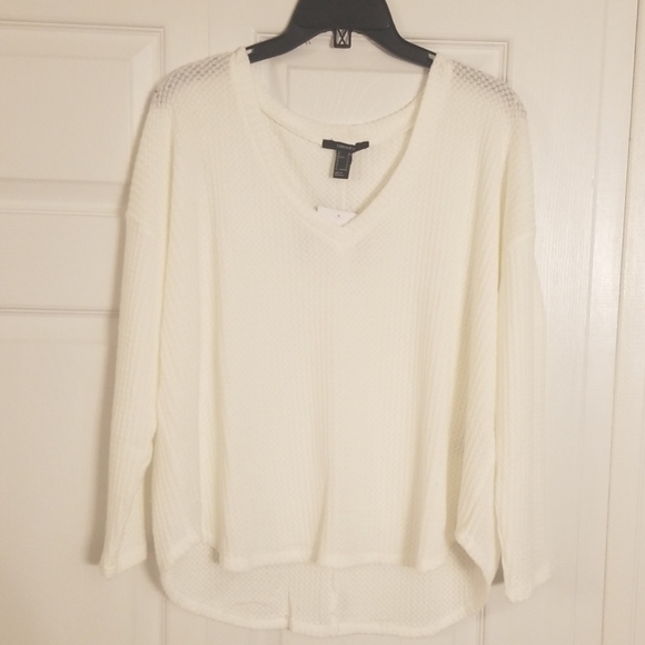 Soft white sweater - Picture 1 of 6